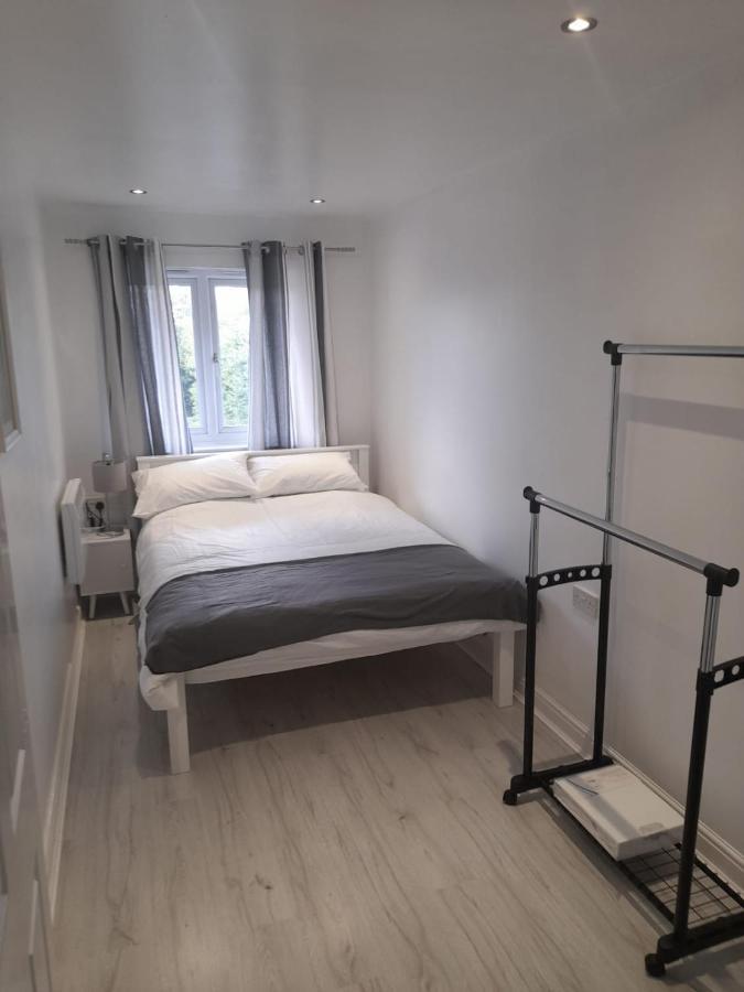 Penthouse Apartment Free Wi-Fi & Parking Occasional Bed Available Solihull Luaran gambar