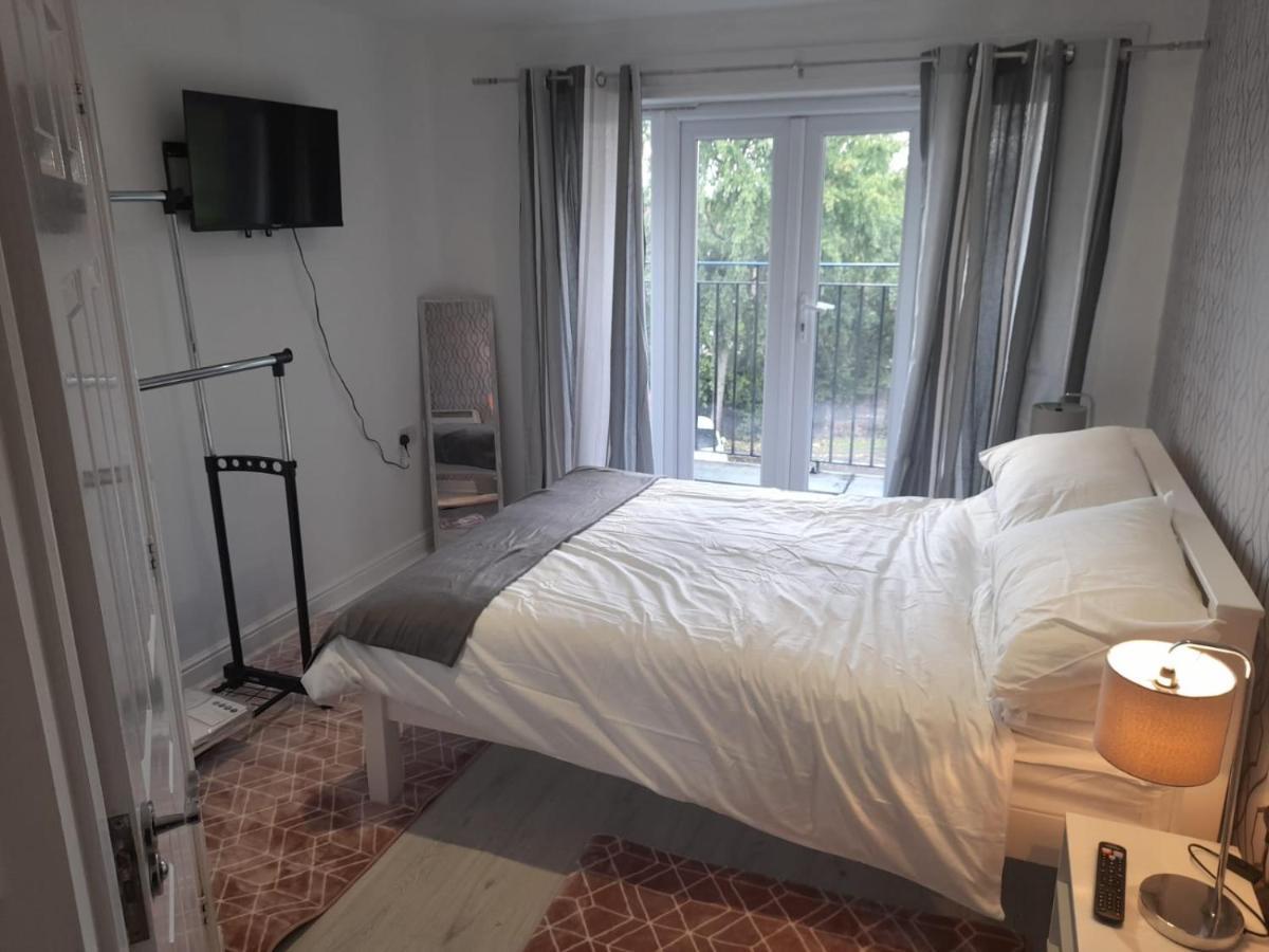 Penthouse Apartment Free Wi-Fi & Parking Occasional Bed Available Solihull Luaran gambar