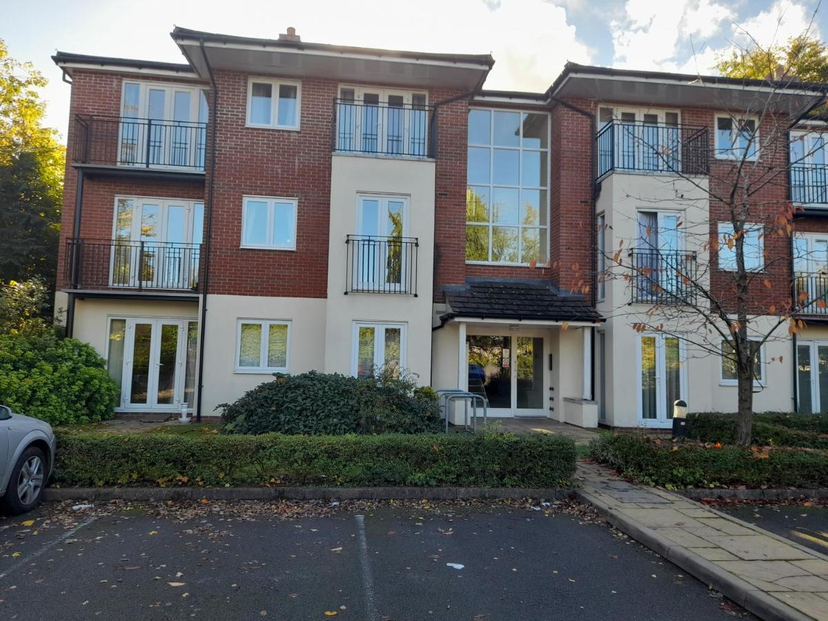 Penthouse Apartment Free Wi-Fi & Parking Occasional Bed Available Solihull Luaran gambar