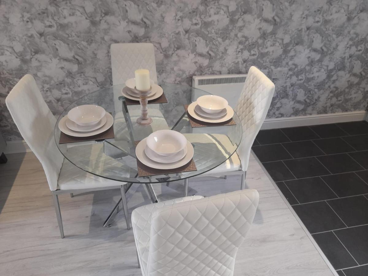Penthouse Apartment Free Wi-Fi & Parking Occasional Bed Available Solihull Luaran gambar