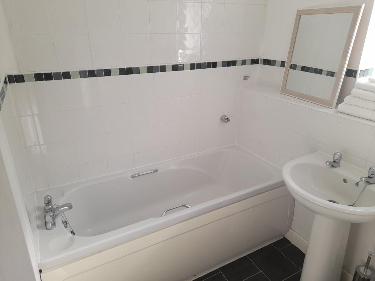 Penthouse Apartment Free Wi-Fi & Parking Occasional Bed Available Solihull Luaran gambar